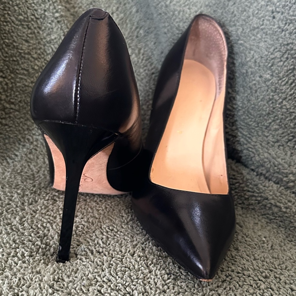 Ivanka Trump Classic Pointed Toe Heel Pumps in Black - Size 10